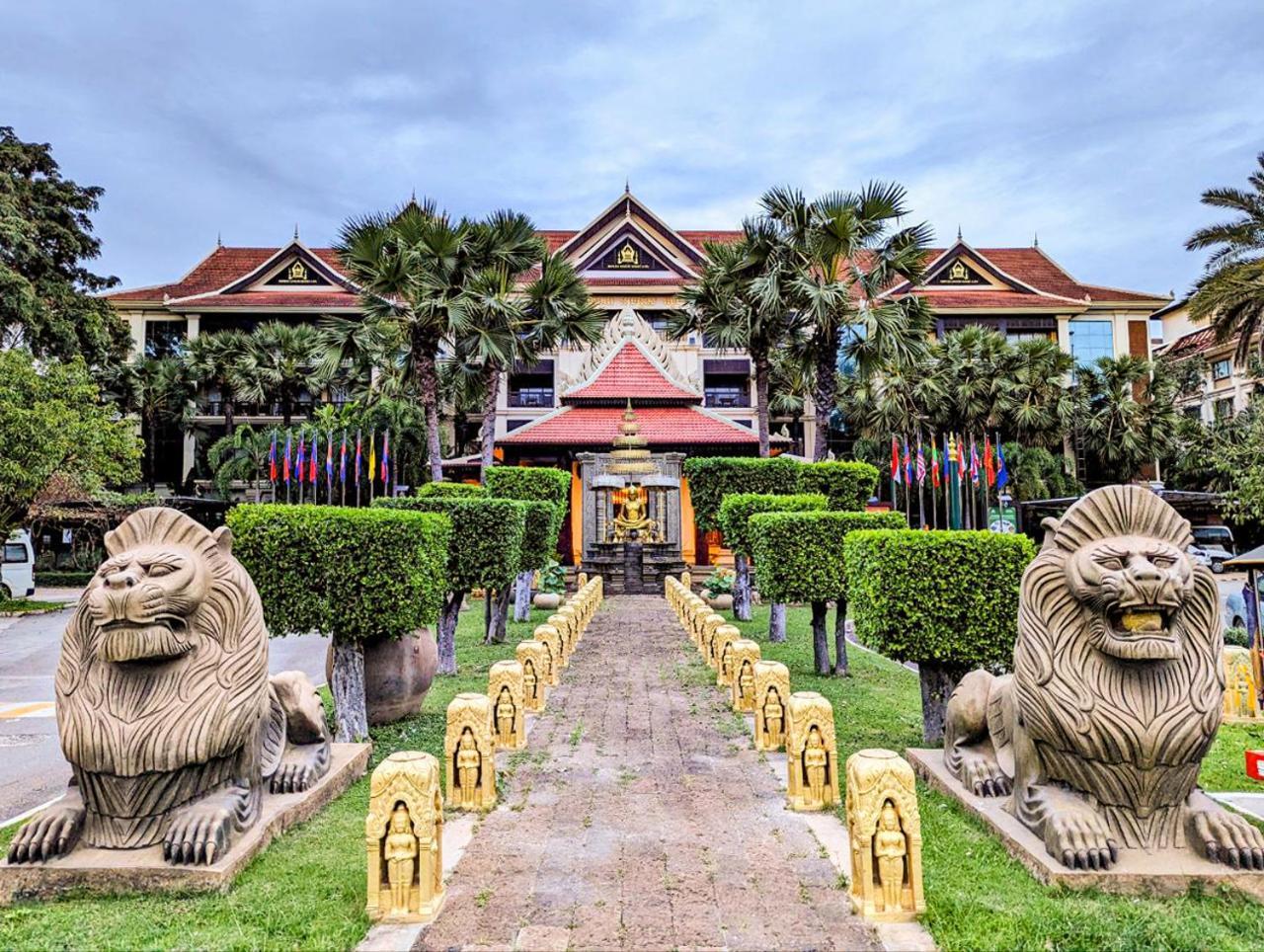 Empress Angkor Resort & Spa Сиемрип Экстерьер фото